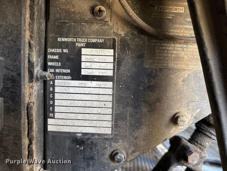 image for item EN0418 1985 Kenworth W900 dump truck