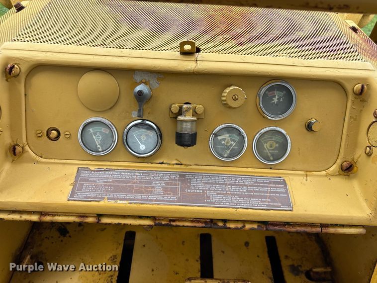 image for item EO4344 1972 Caterpillar 977L track loader