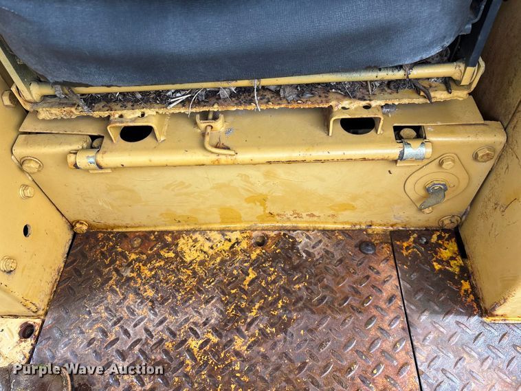 image for item EO4344 1972 Caterpillar 977L track loader