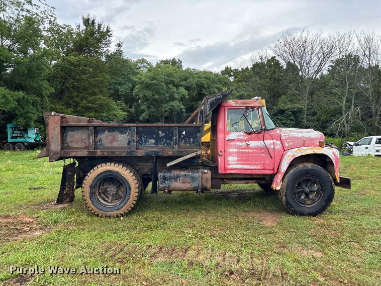 image for item EO4347 1968 International 1800 dump truck