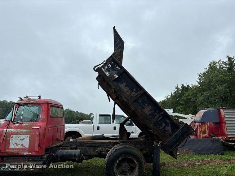 image for item EO4347 1968 International 1800 dump truck