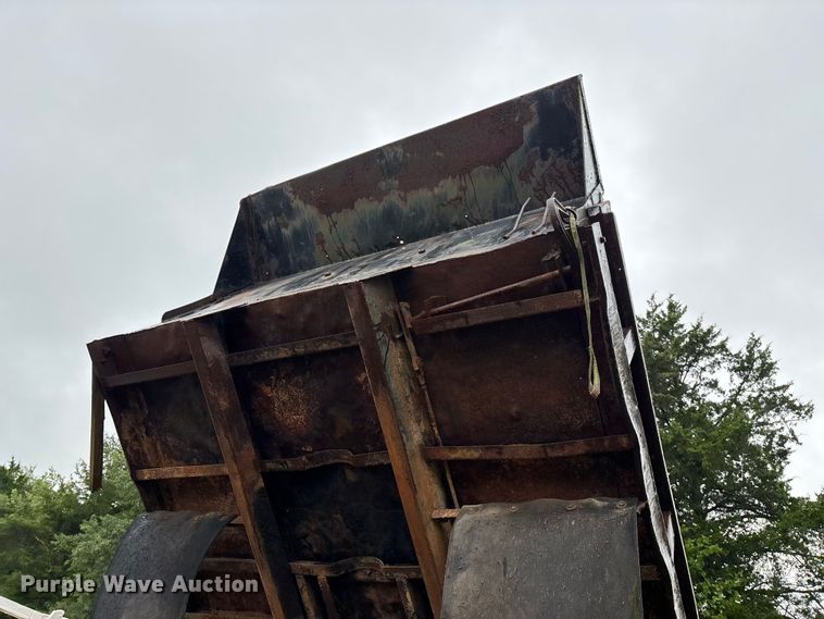 image for item EO4347 1968 International 1800 dump truck