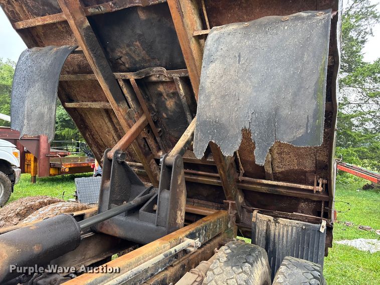 image for item EO4347 1968 International 1800 dump truck