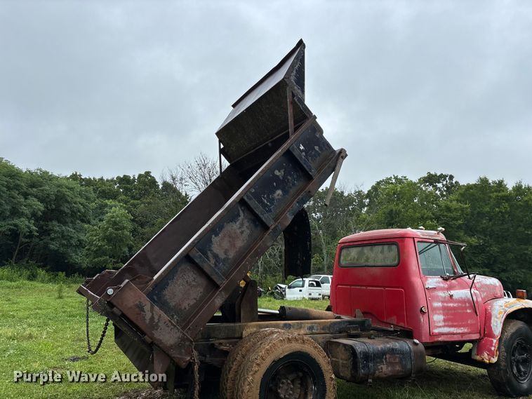 image for item EO4347 1968 International 1800 dump truck