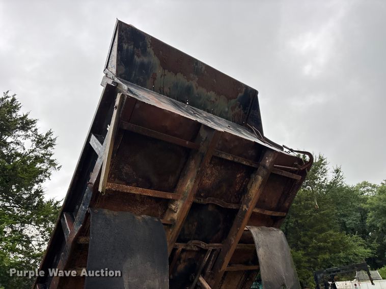 image for item EO4347 1968 International 1800 dump truck
