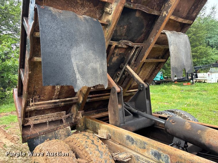 image for item EO4347 1968 International 1800 dump truck