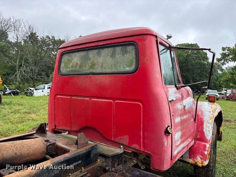 image for item EO4347 1968 International 1800 dump truck
