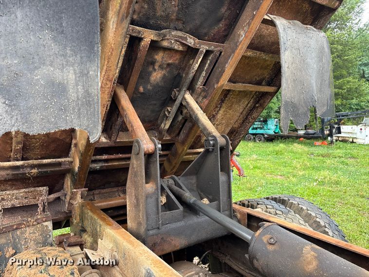 image for item EO4347 1968 International 1800 dump truck