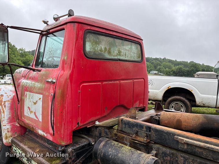 image for item EO4347 1968 International 1800 dump truck