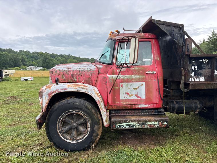 image for item EO4347 1968 International 1800 dump truck