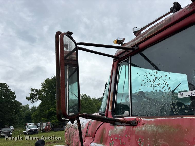 image for item EO4347 1968 International 1800 dump truck