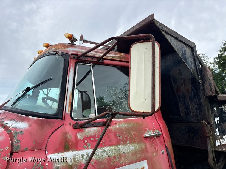 image for item EO4347 1968 International 1800 dump truck