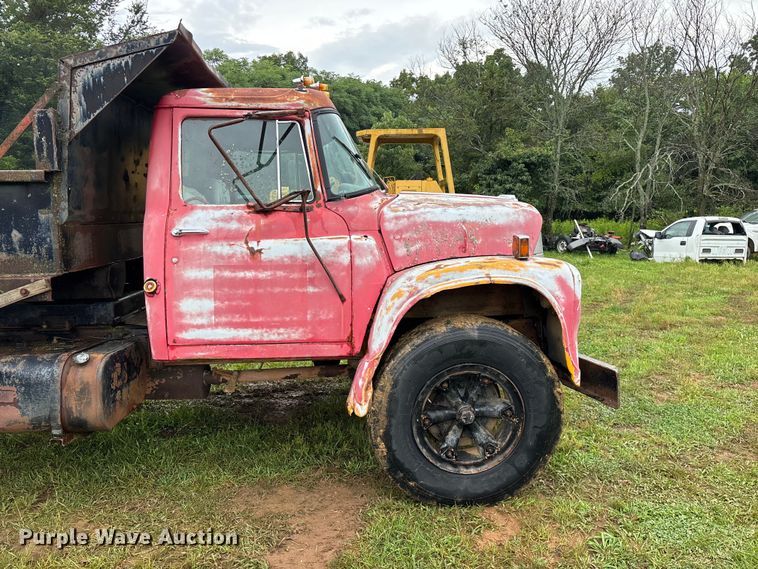 image for item EO4347 1968 International 1800 dump truck