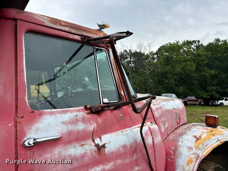 image for item EO4347 1968 International 1800 dump truck