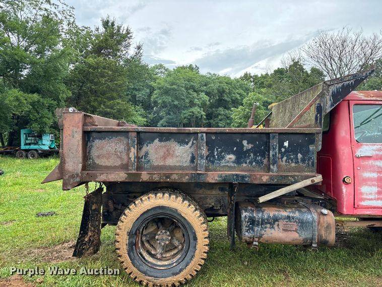 image for item EO4347 1968 International 1800 dump truck