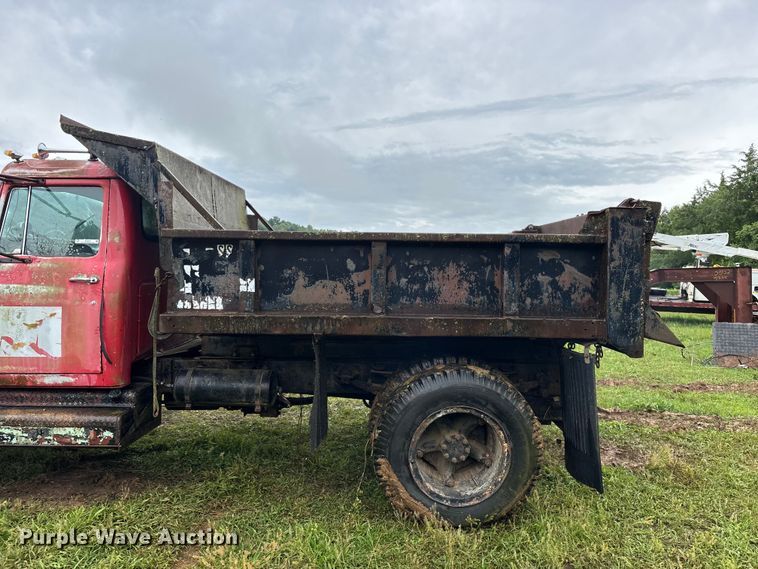 image for item EO4347 1968 International 1800 dump truck