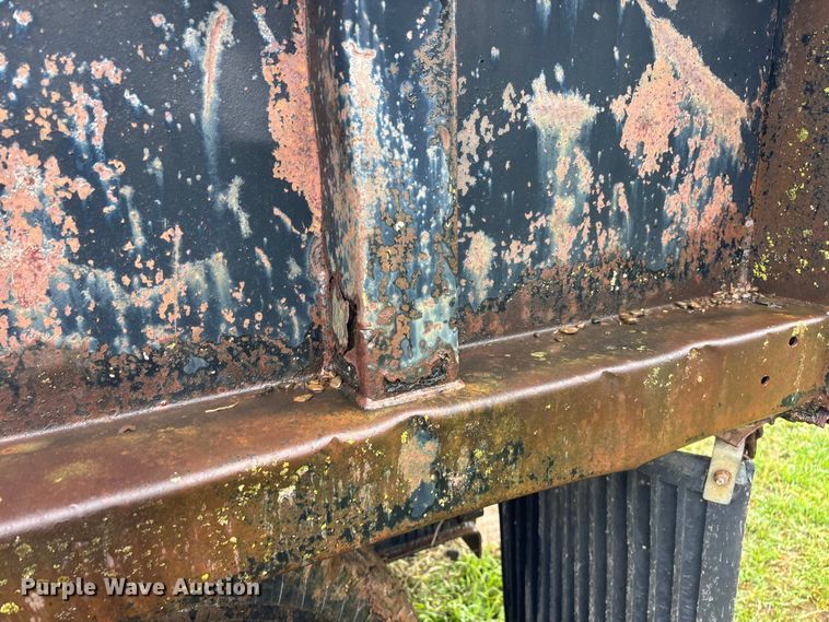 image for item EO4347 1968 International 1800 dump truck