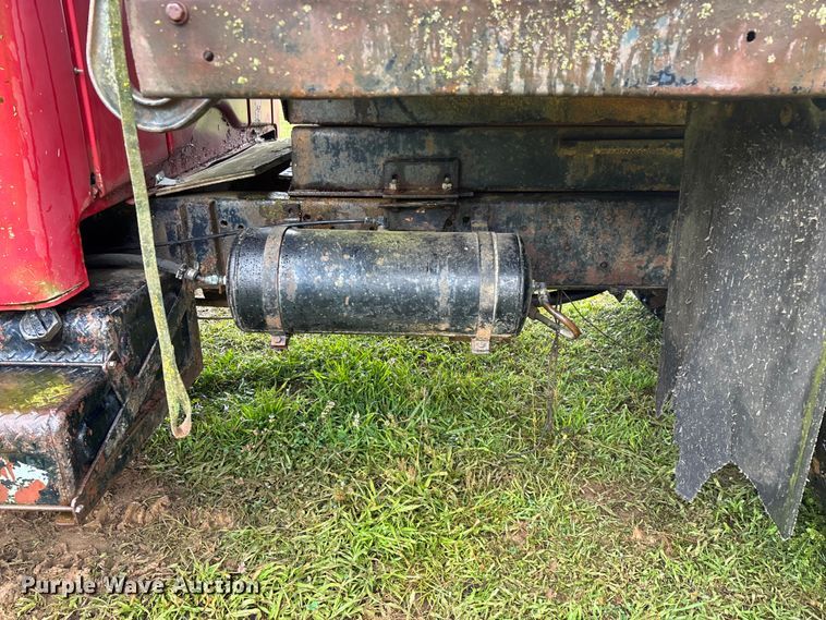 image for item EO4347 1968 International 1800 dump truck
