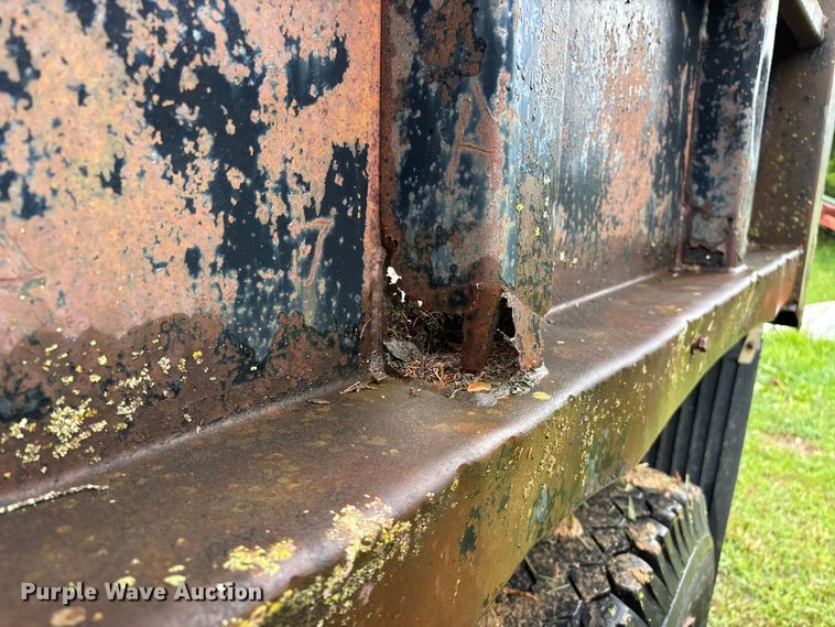 image for item EO4347 1968 International 1800 dump truck