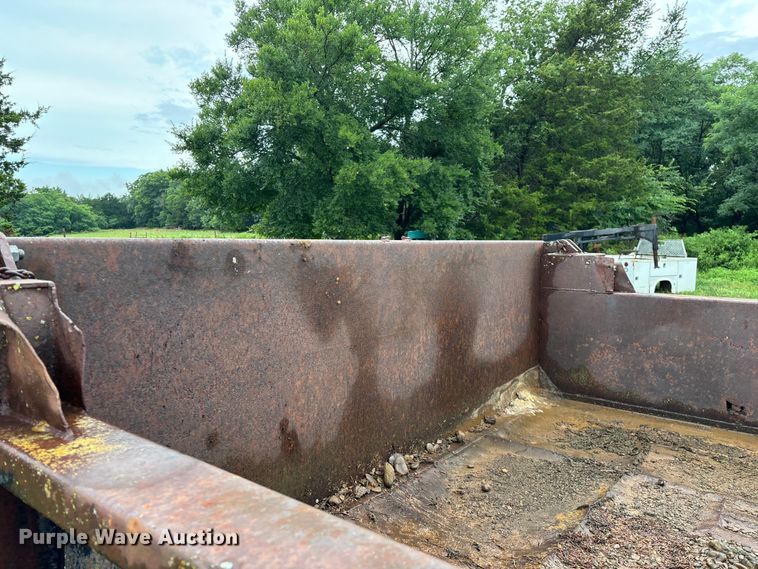 image for item EO4347 1968 International 1800 dump truck