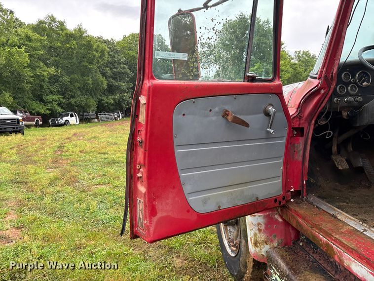 image for item EO4347 1968 International 1800 dump truck