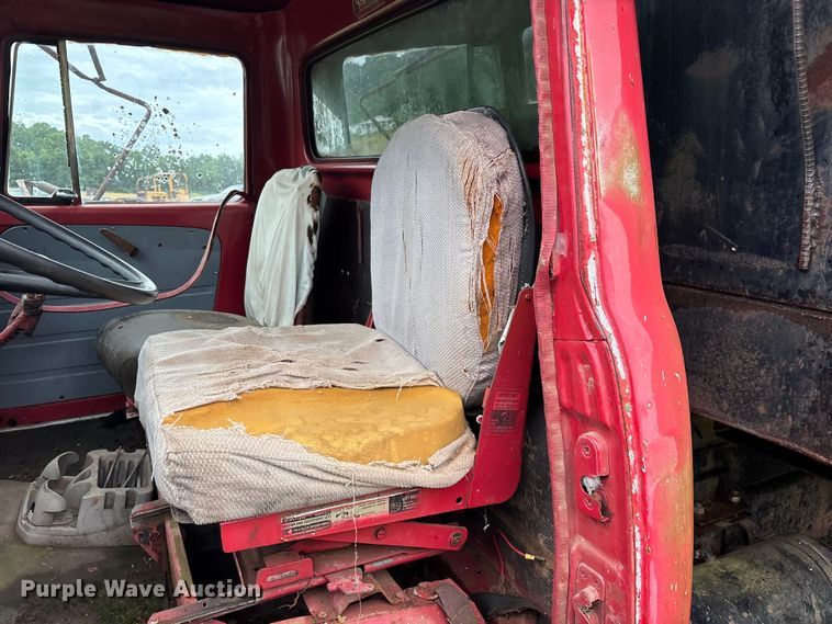 image for item EO4347 1968 International 1800 dump truck