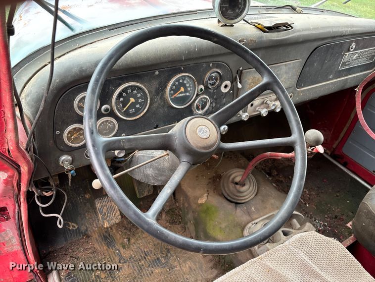 image for item EO4347 1968 International 1800 dump truck