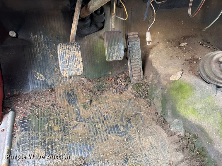 image for item EO4347 1968 International 1800 dump truck