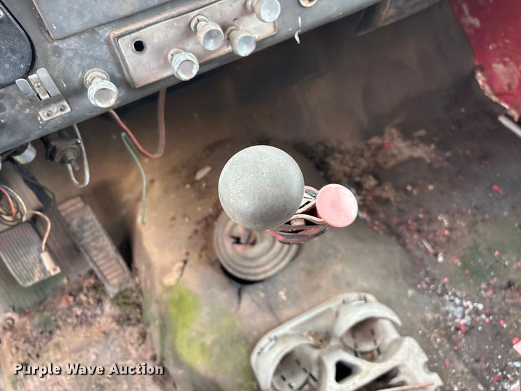 image for item EO4347 1968 International 1800 dump truck