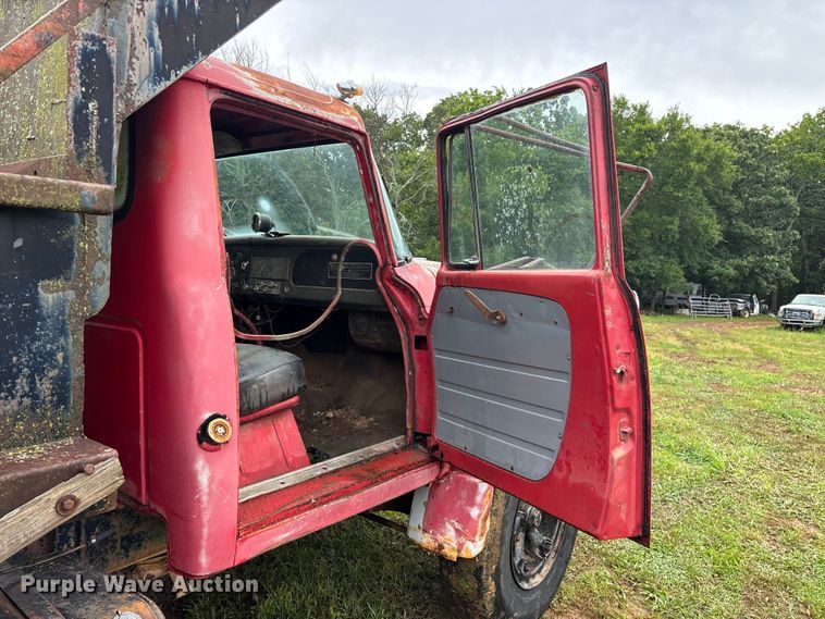 image for item EO4347 1968 International 1800 dump truck