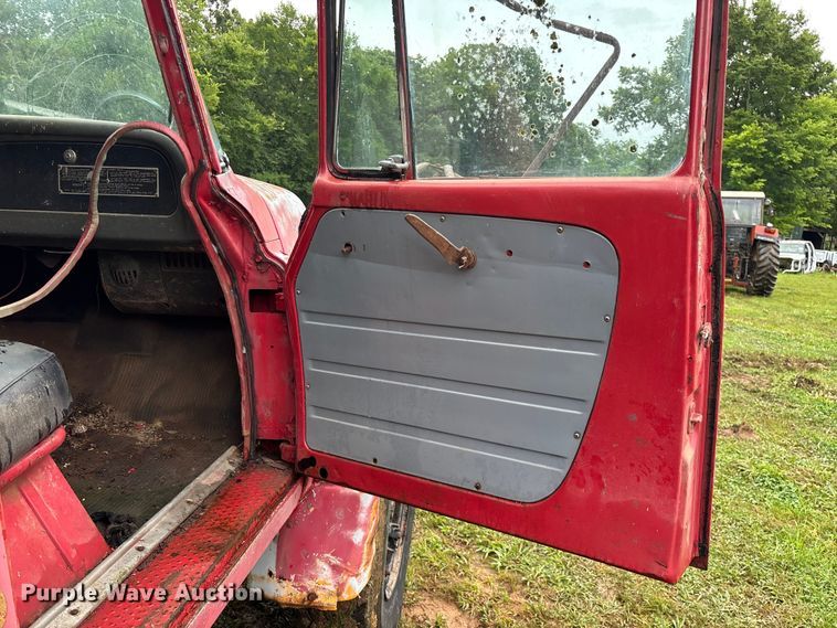 image for item EO4347 1968 International 1800 dump truck
