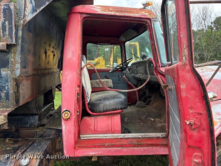image for item EO4347 1968 International 1800 dump truck