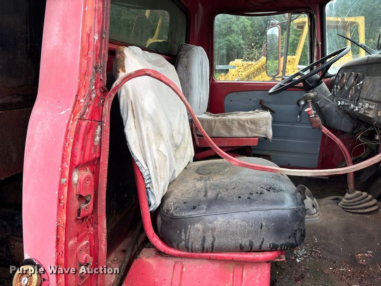 image for item EO4347 1968 International 1800 dump truck