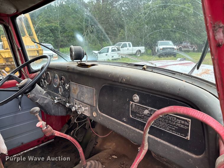 image for item EO4347 1968 International 1800 dump truck