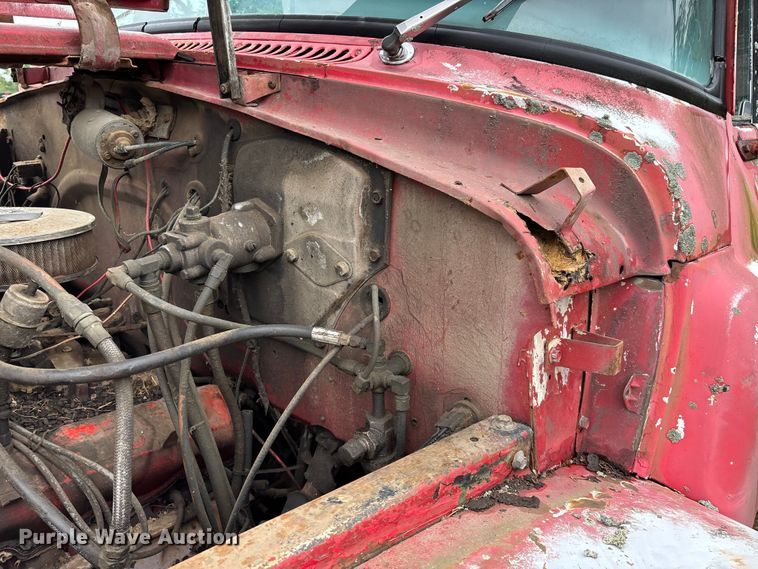 image for item EO4347 1968 International 1800 dump truck