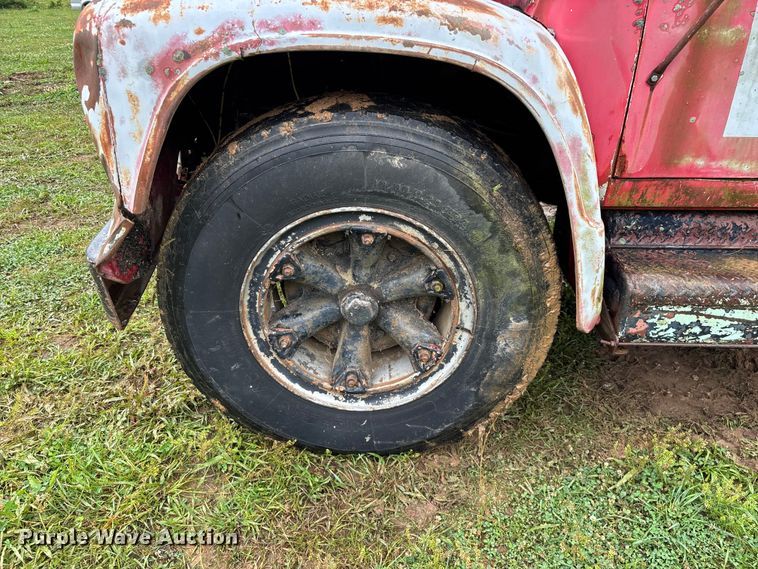 image for item EO4347 1968 International 1800 dump truck
