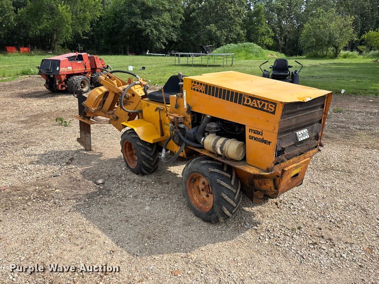 image for item EO4349 Case Davis Maxi-Sneaker vibratory cable plow