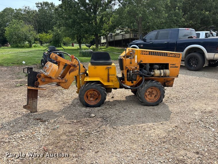 image for item EO4349 Case Davis Maxi-Sneaker vibratory cable plow
