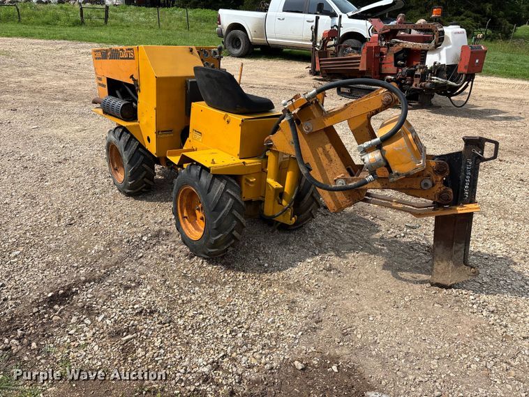 image for item EO4349 Case Davis Maxi-Sneaker vibratory cable plow