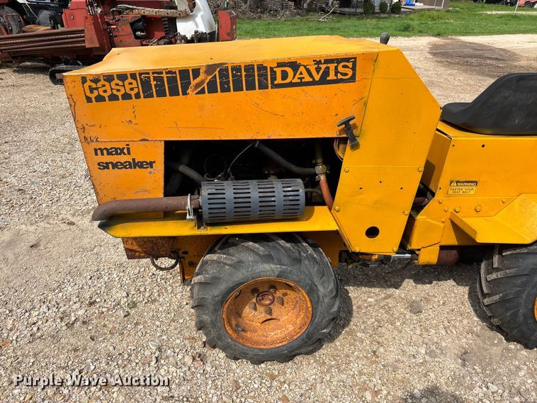 image for item EO4349 Case Davis Maxi-Sneaker vibratory cable plow