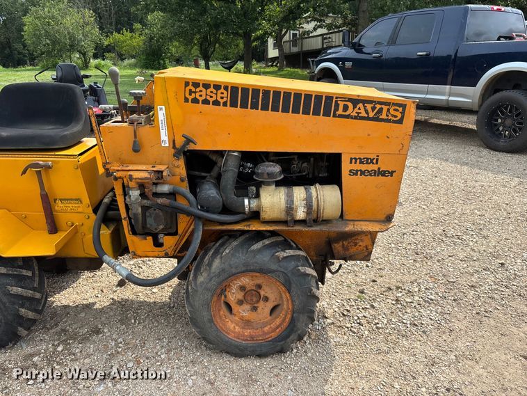 image for item EO4349 Case Davis Maxi-Sneaker vibratory cable plow
