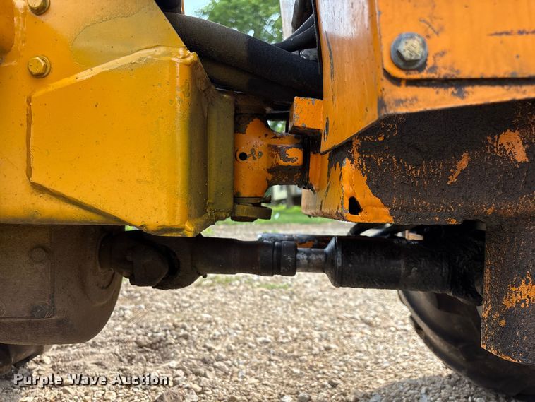 image for item EO4349 Case Davis Maxi-Sneaker vibratory cable plow