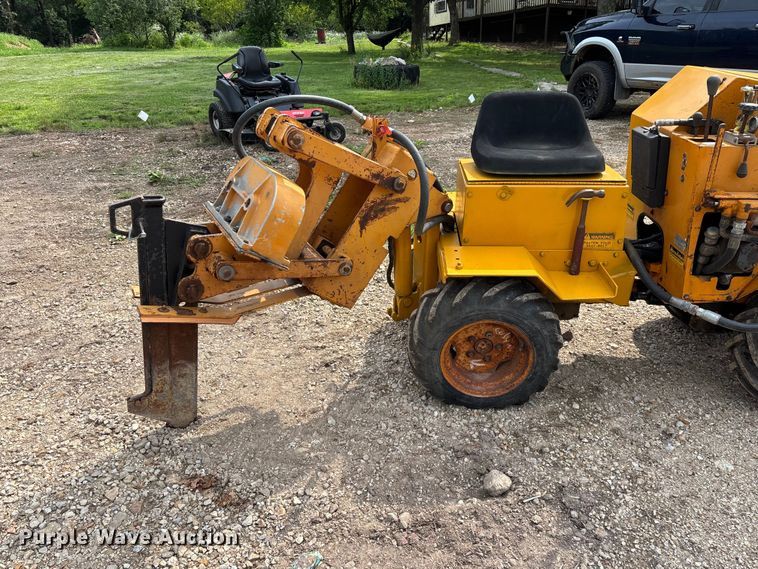 image for item EO4349 Case Davis Maxi-Sneaker vibratory cable plow