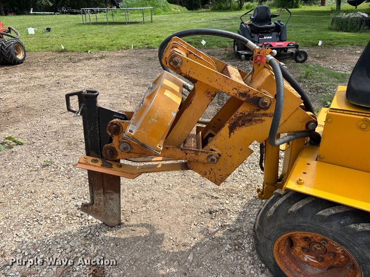 image for item EO4349 Case Davis Maxi-Sneaker vibratory cable plow