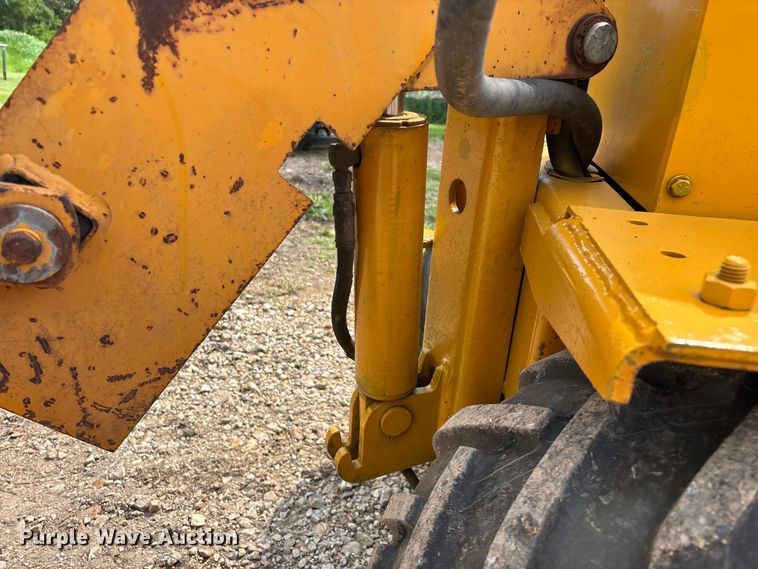 image for item EO4349 Case Davis Maxi-Sneaker vibratory cable plow