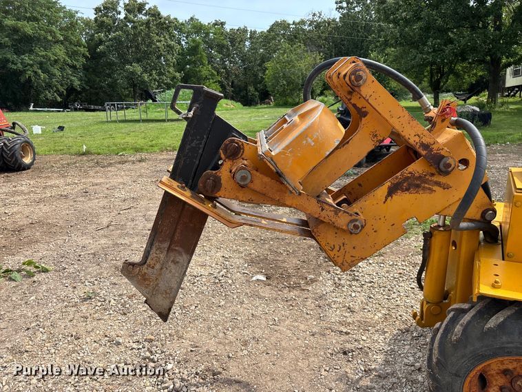 image for item EO4349 Case Davis Maxi-Sneaker vibratory cable plow