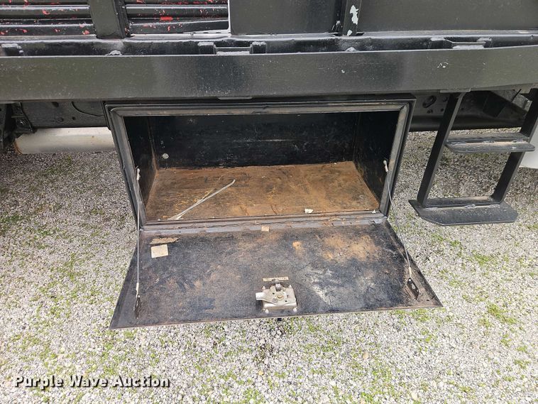 image for item EO7287 2000 Ford F450 Super Duty flatbed truck