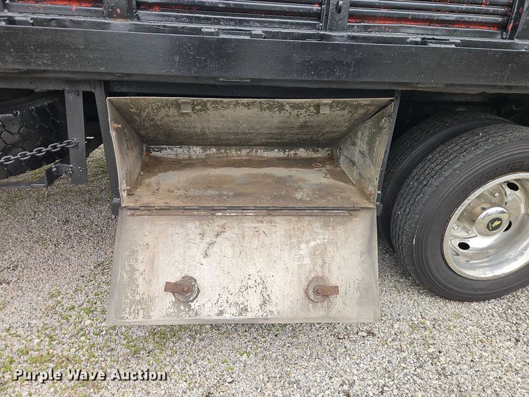 image for item EO7287 2000 Ford F450 Super Duty flatbed truck