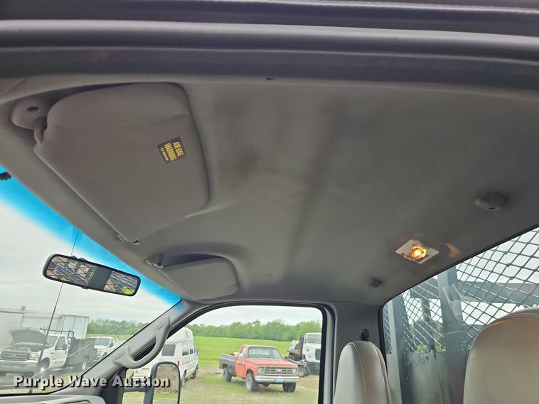 image for item EO7287 2000 Ford F450 Super Duty flatbed truck