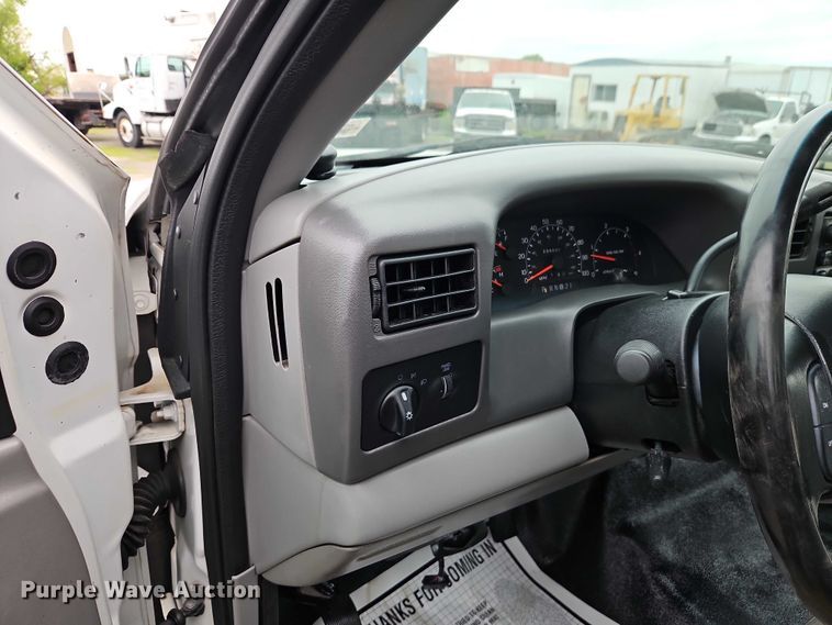image for item EO7287 2000 Ford F450 Super Duty flatbed truck